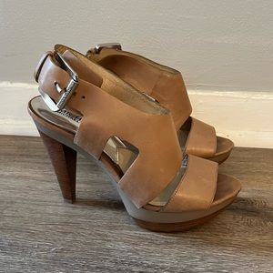 Michael Kors nude heels with platform - size 7